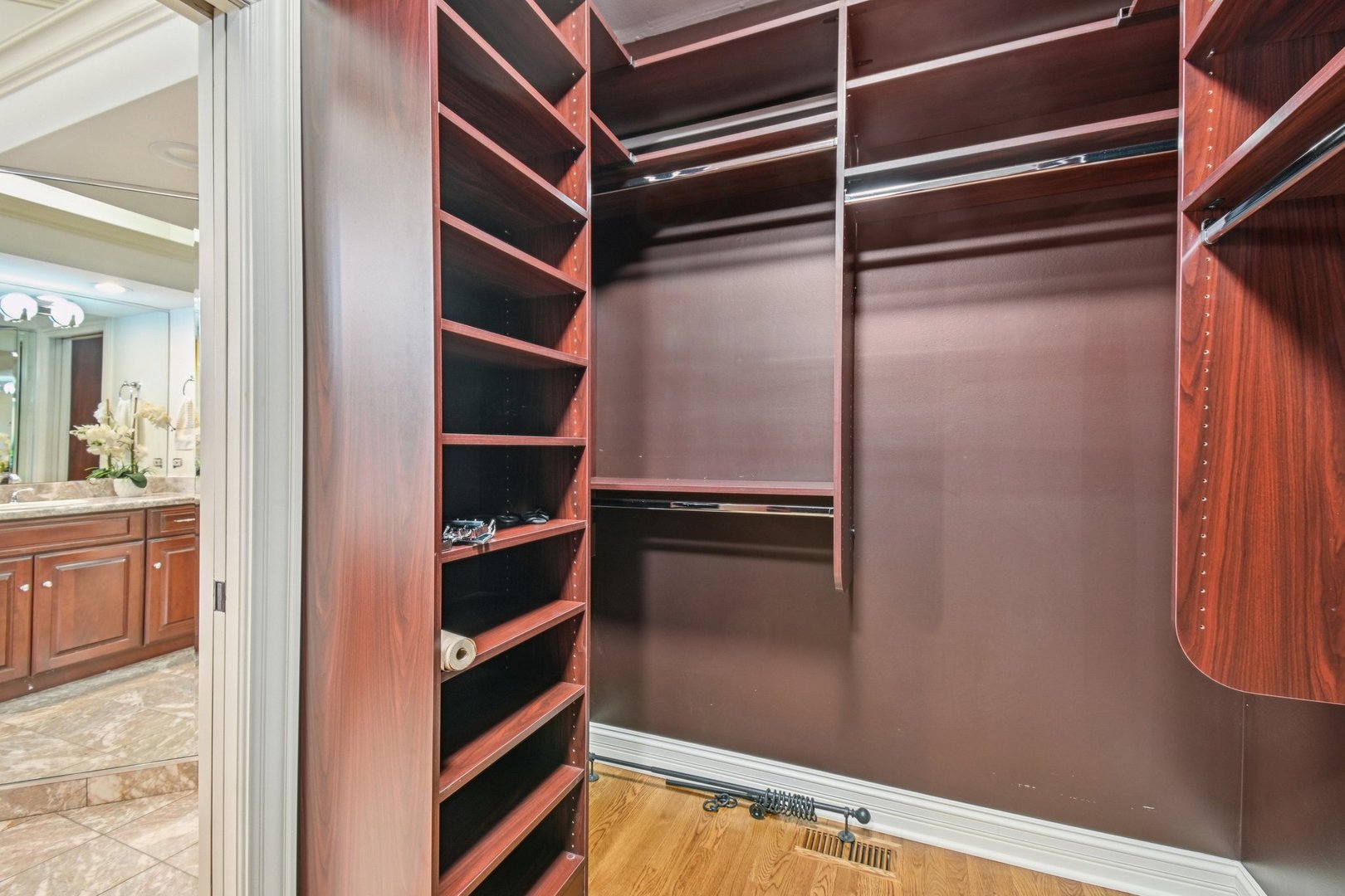 14 Briarwood Lane, Lincolnshire, IL 60069