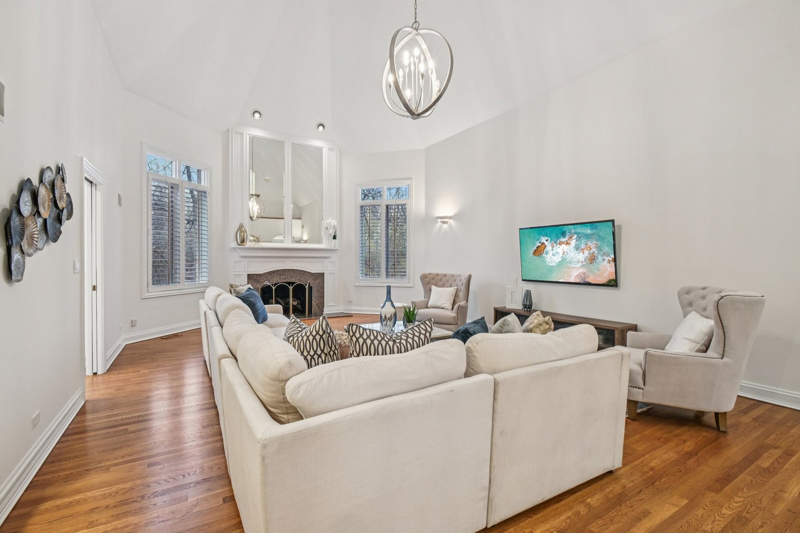 14 Briarwood Lane, Lincolnshire, IL 60069