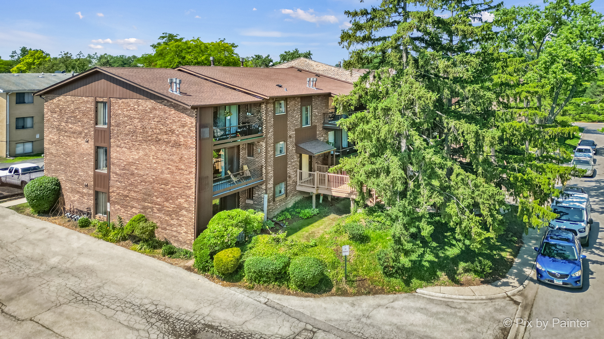 61 W Pier Drive #201, Westmont, IL 60559