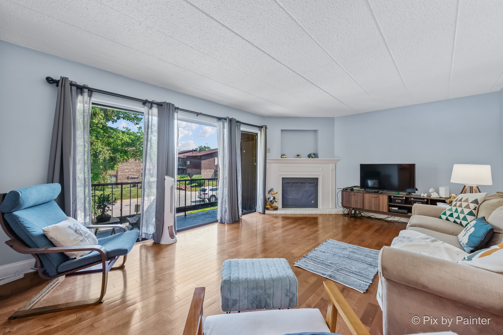 61 W Pier Drive #201, Westmont, IL 60559