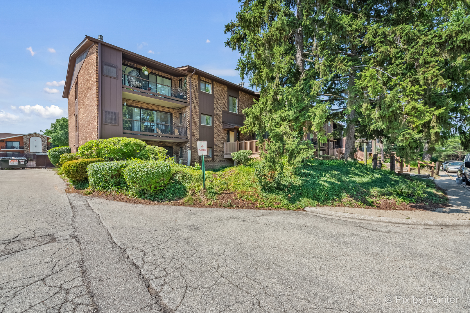 61 W Pier Drive #201, Westmont, IL 60559