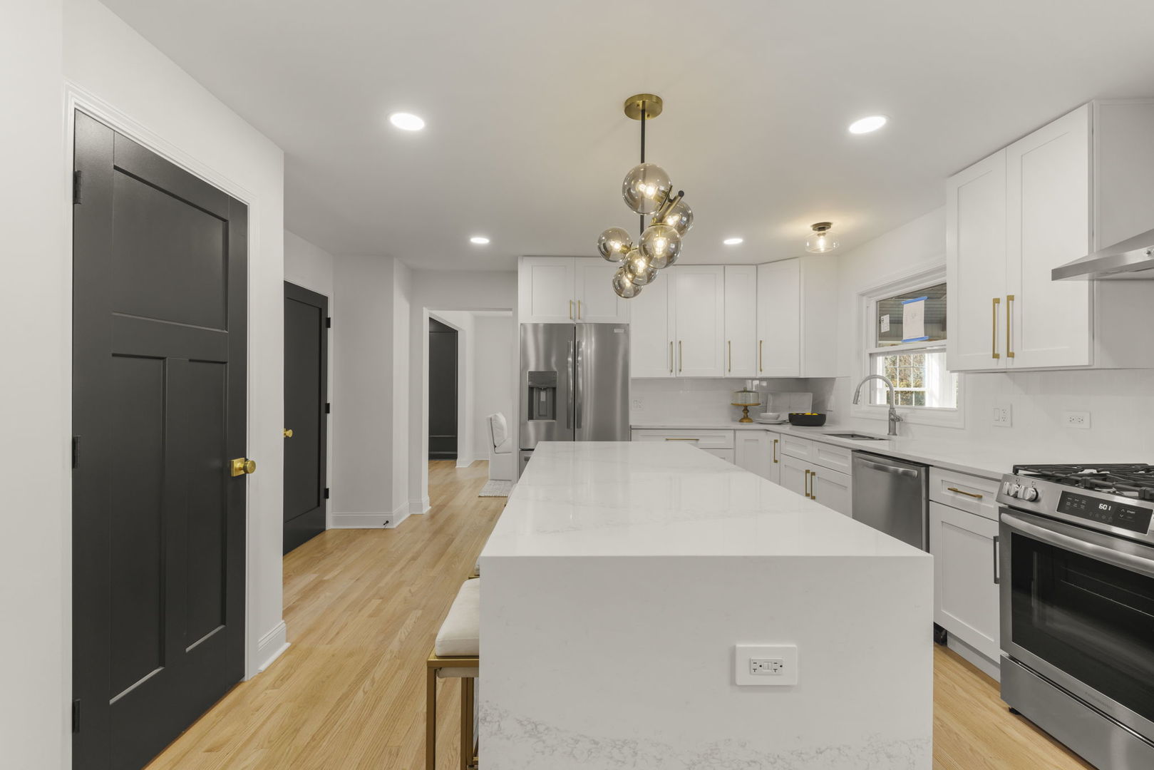 613 Zaininger Avenue, Naperville, IL 60563