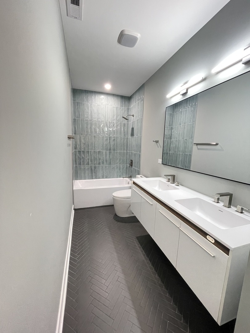 7301 N Oriole Avenue, Chicago, IL 60631