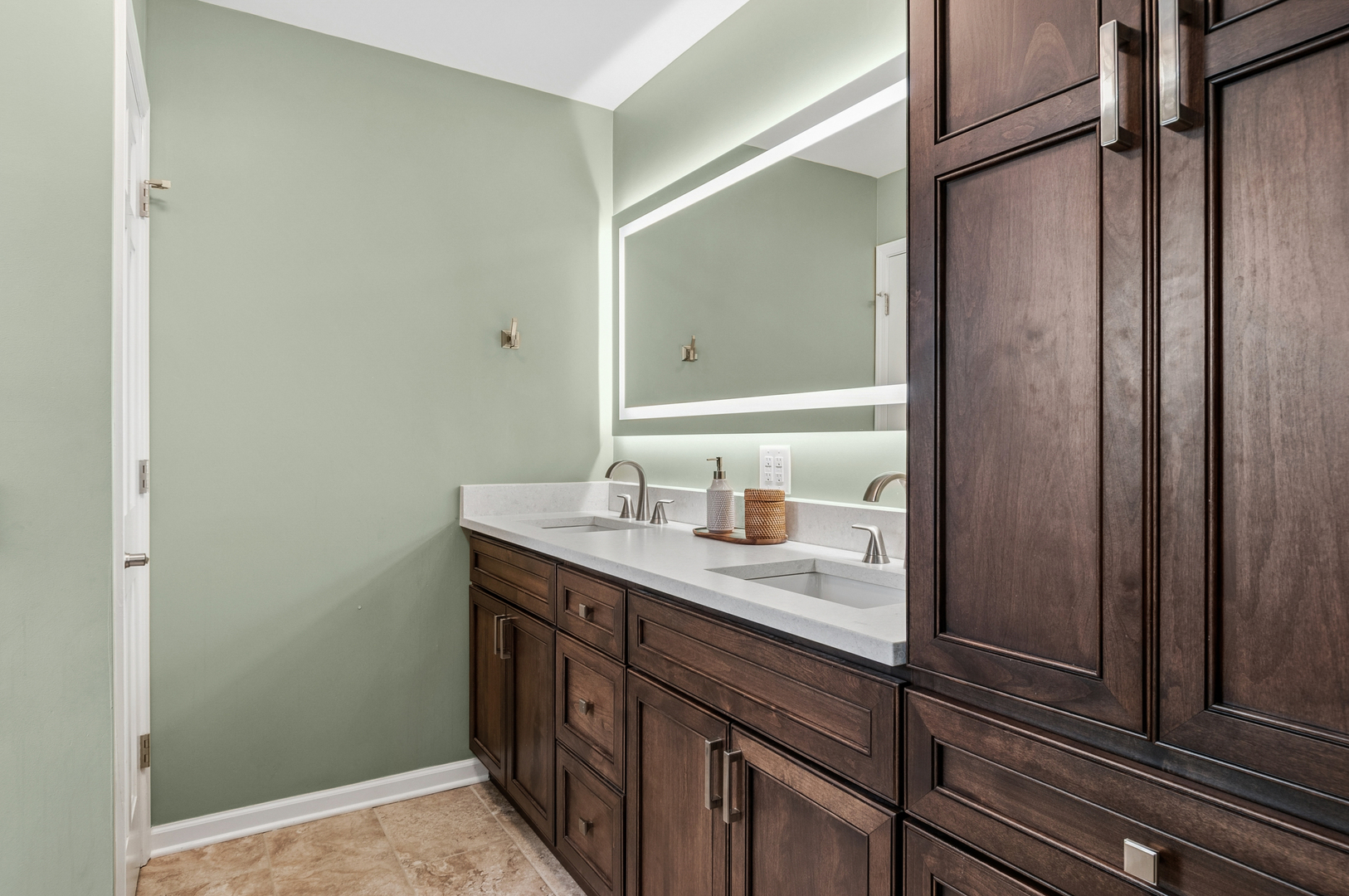 2504 Sun Valley Road, Lisle, IL 60532