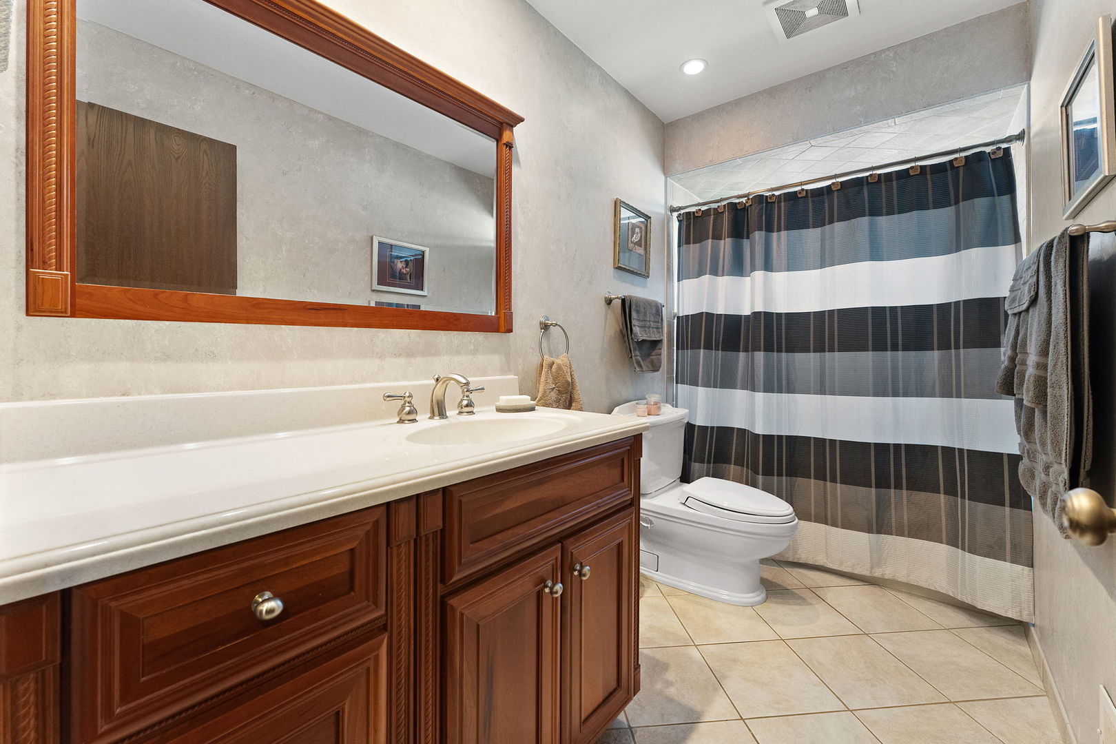 16615 Blossom Lane, Tinley Park, IL 60487