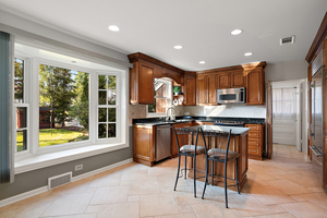 372 Stratford Road, Des Plaines, IL 60016