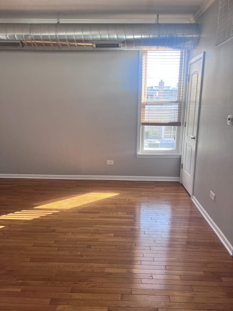 20 W Hinsdale Avenue #1, Hinsdale, IL 60521