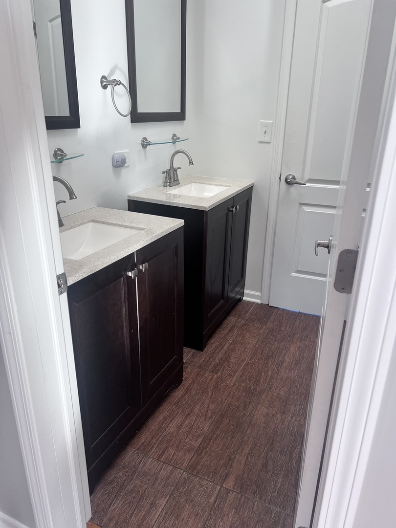 20 W Hinsdale Avenue #1, Hinsdale, IL 60521