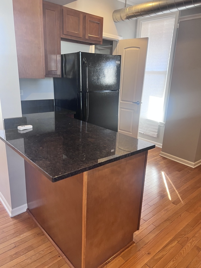 20 W Hinsdale Avenue #1, Hinsdale, IL 60521