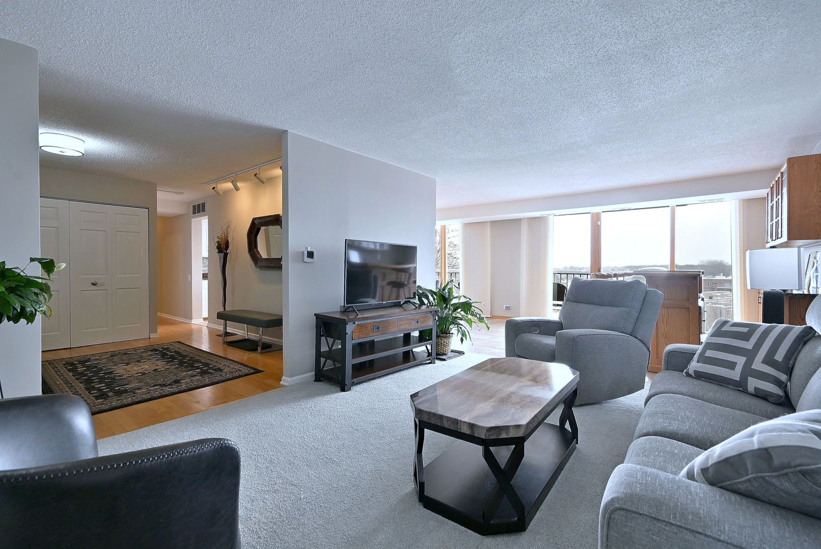 2 ATRIUM Way #606, Elmhurst, IL 60126