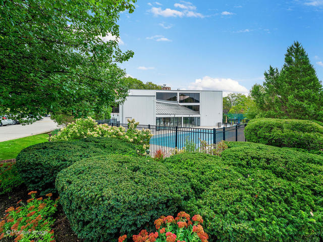 2 ATRIUM Way #606, Elmhurst, IL 60126