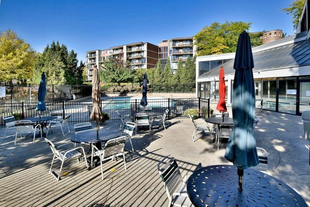 2 ATRIUM Way #606, Elmhurst, IL 60126