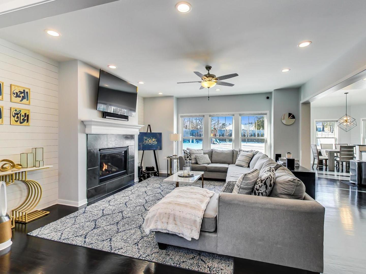 10S330 Oneill Drive, Burr Ridge, IL 60527