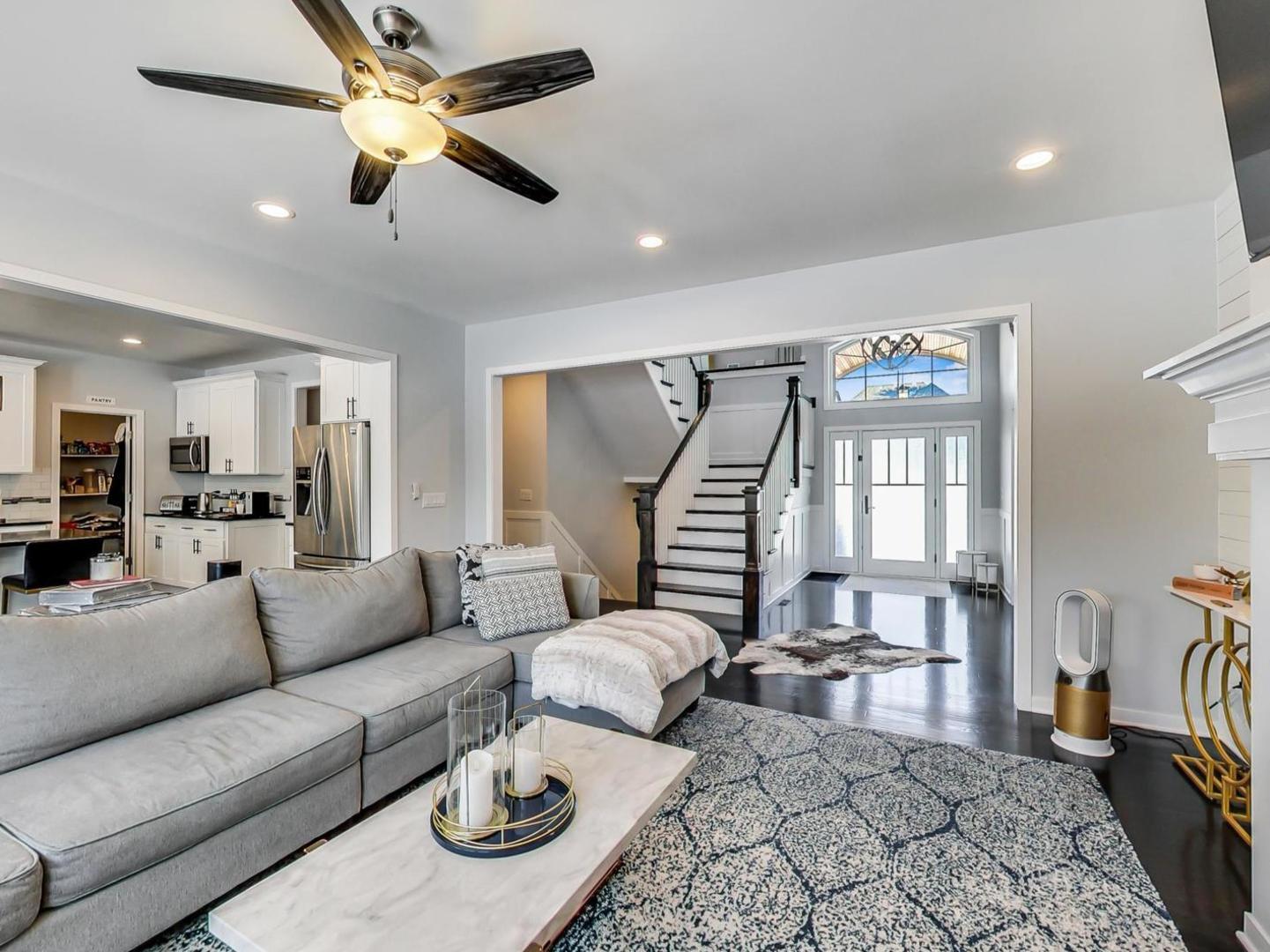 10S330 Oneill Drive, Burr Ridge, IL 60527