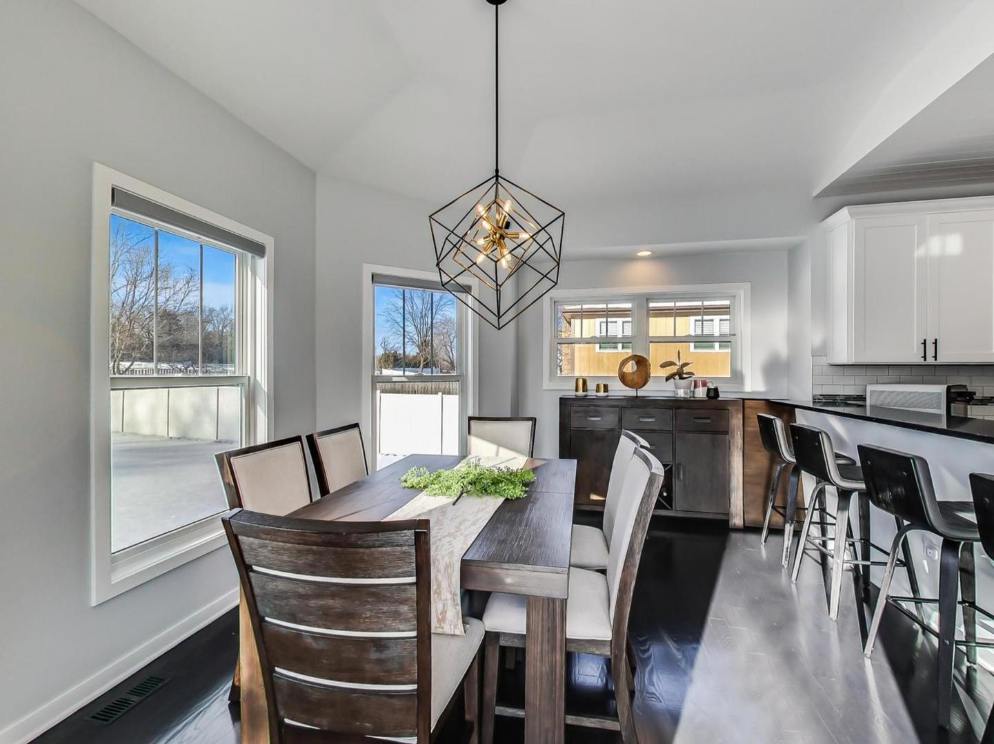 10S330 Oneill Drive, Burr Ridge, IL 60527