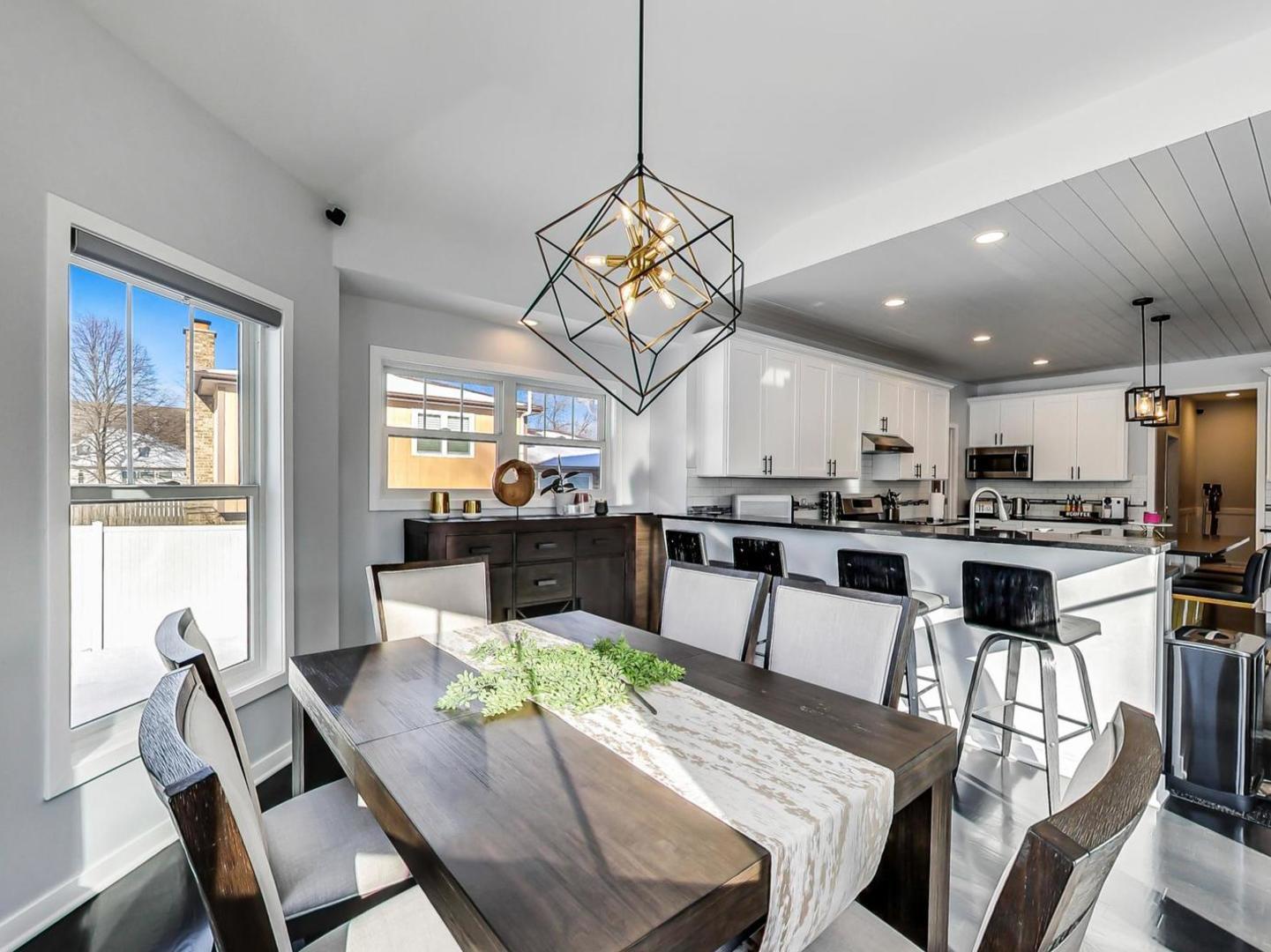 10S330 Oneill Drive, Burr Ridge, IL 60527