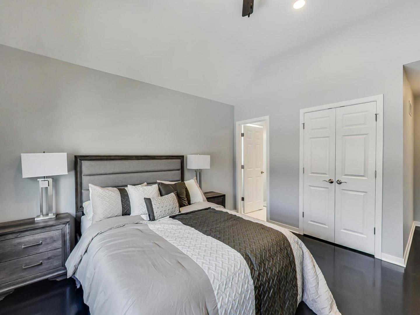 10S330 Oneill Drive, Burr Ridge, IL 60527