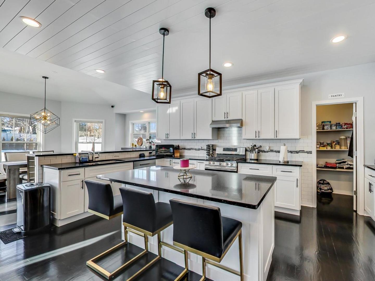 10S330 Oneill Drive, Burr Ridge, IL 60527