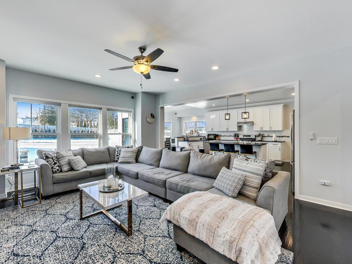 10S330 Oneill Drive, Burr Ridge, IL 60527