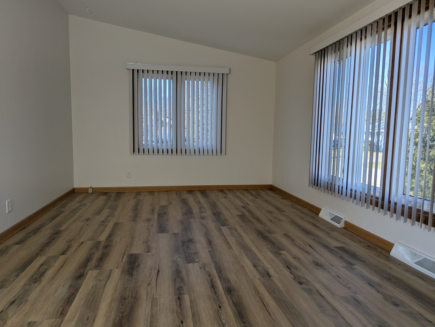 356 lakewood Drive, Antioch, IL 60002