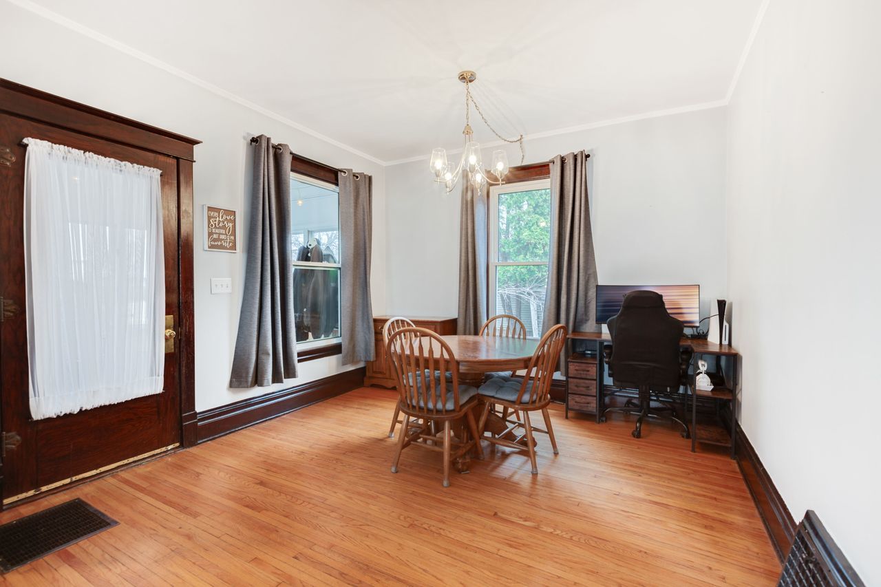 934 Clay Street, Woodstock, IL 60098