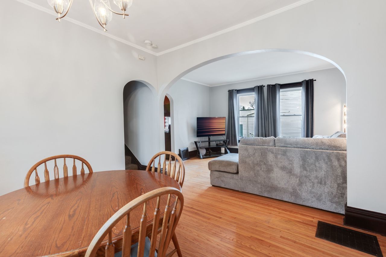 934 Clay Street, Woodstock, IL 60098