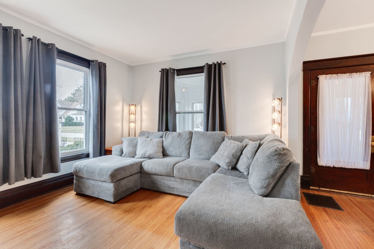 934 Clay Street, Woodstock, IL 60098