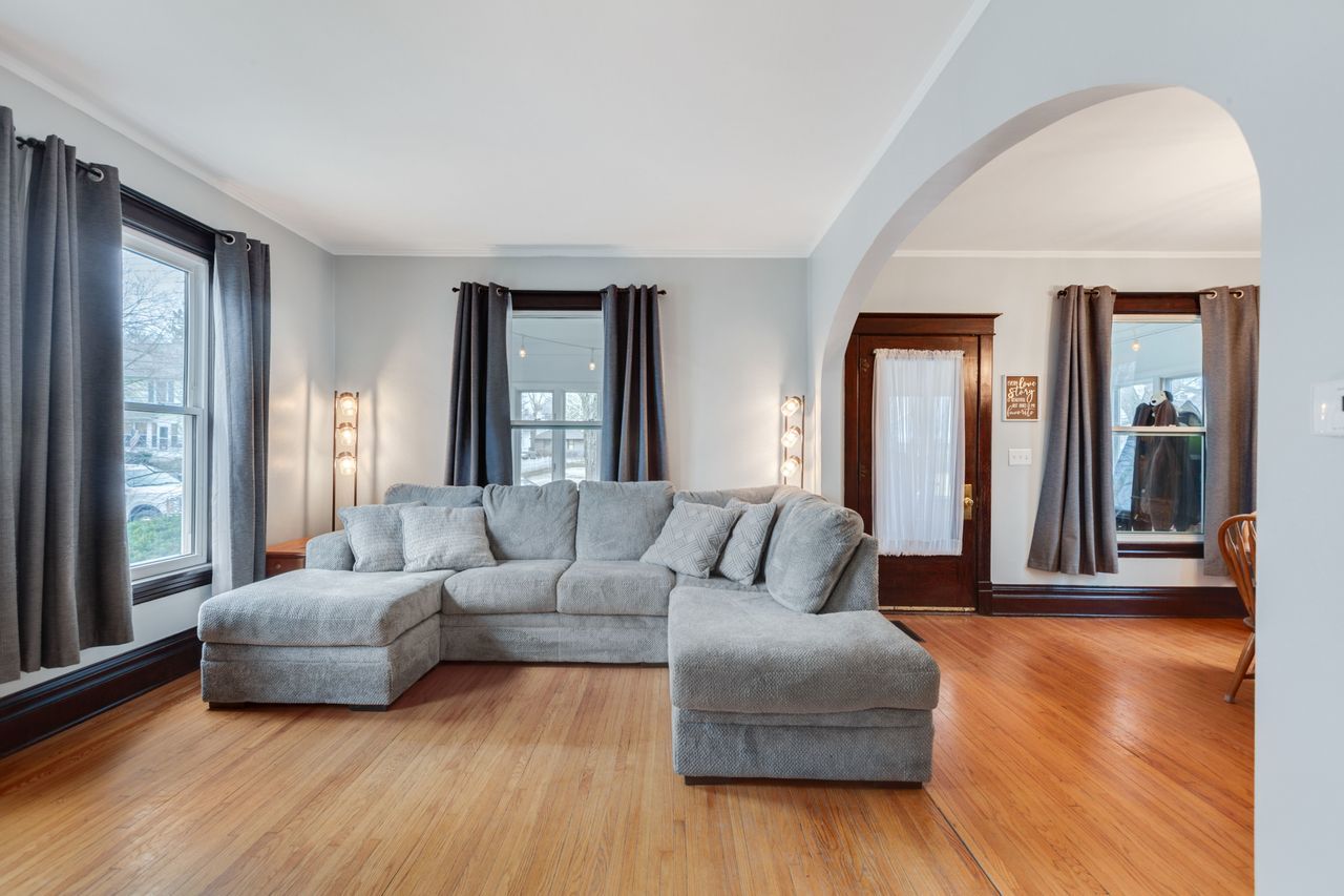 934 Clay Street, Woodstock, IL 60098