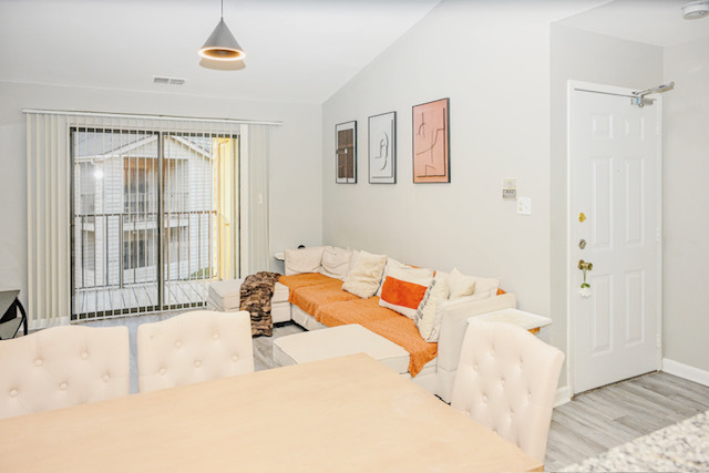 2028 N Rand Road, Palatine, IL 60074