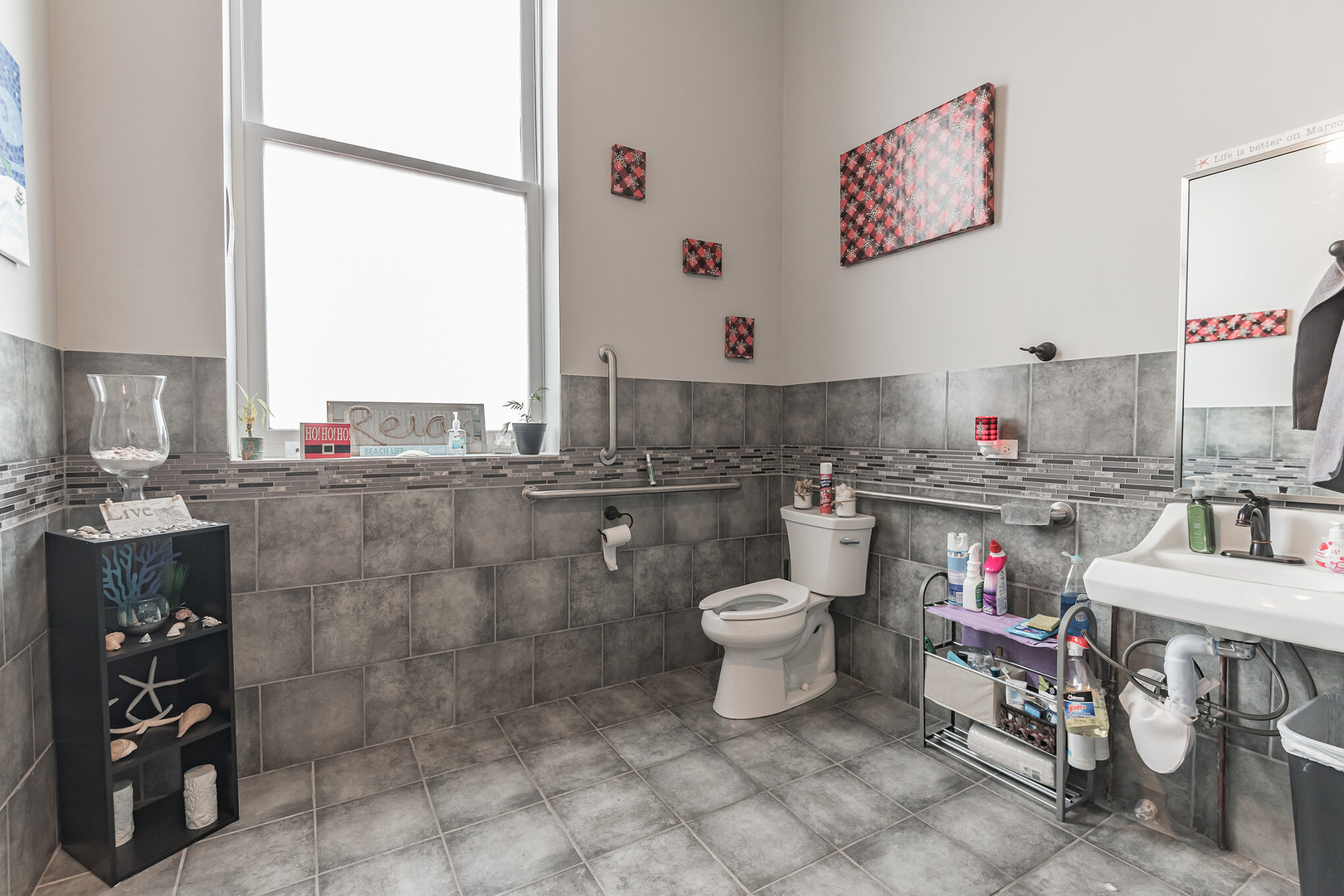 26 N BROADWAY, Aurora, IL 60505