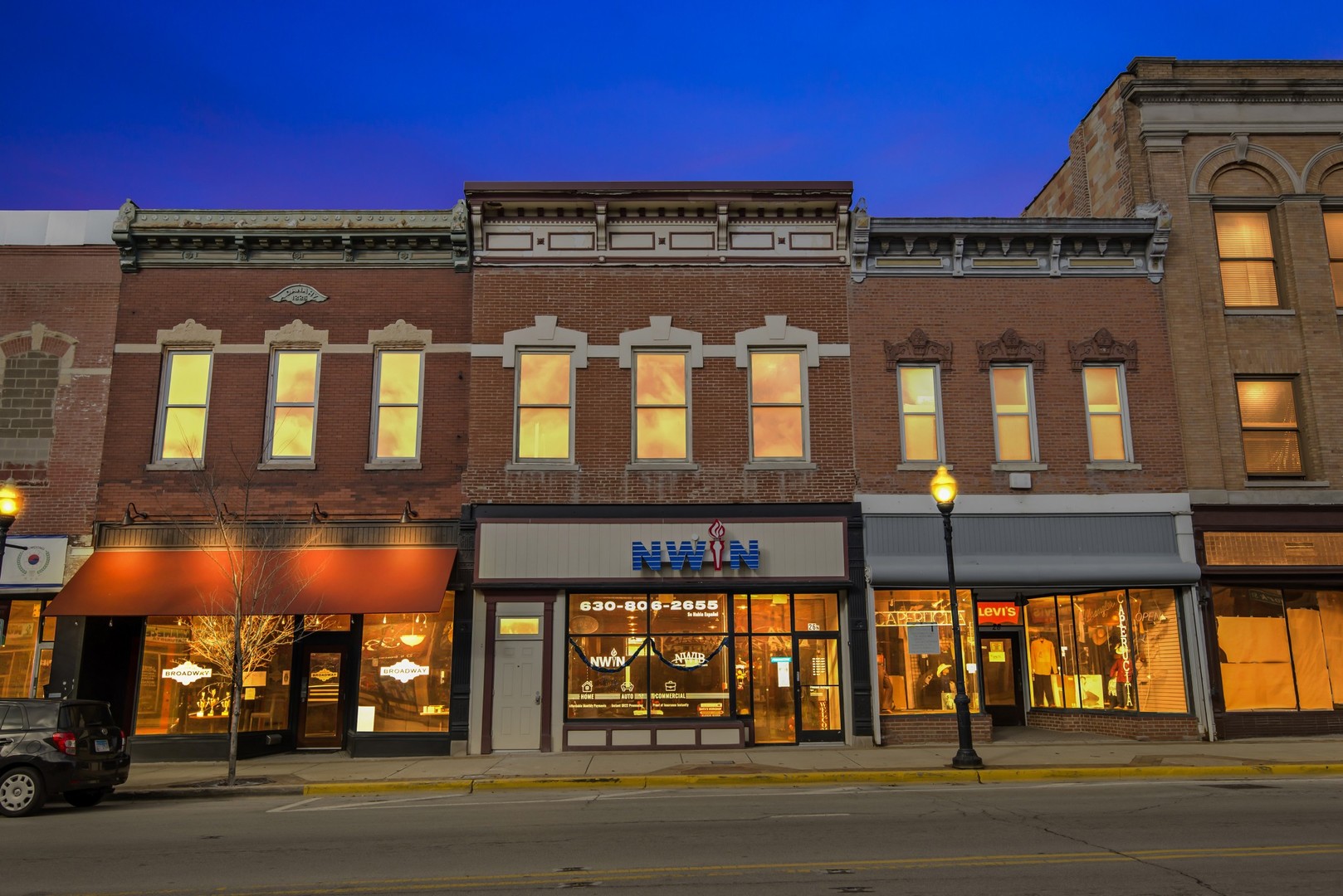 26 N BROADWAY, Aurora, IL 60505