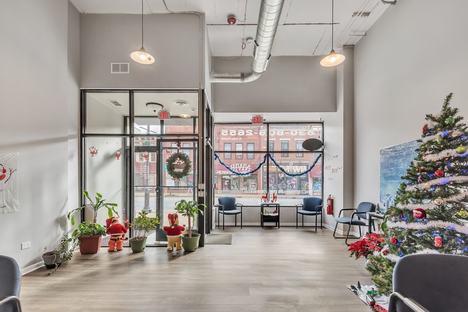 26 N BROADWAY, Aurora, IL 60505