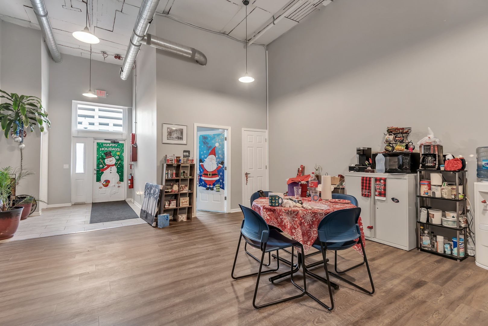 26 N BROADWAY, Aurora, IL 60505