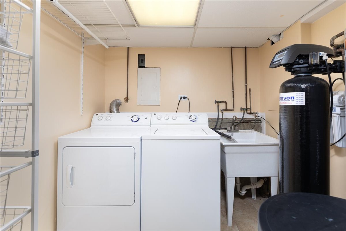 8S295 College Road, Naperville, IL 60540