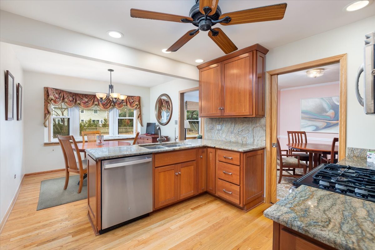 8S295 College Road, Naperville, IL 60540