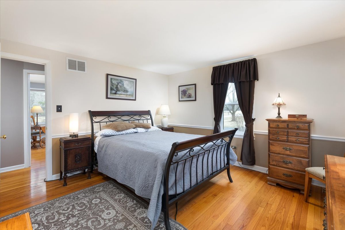 8S295 College Road, Naperville, IL 60540