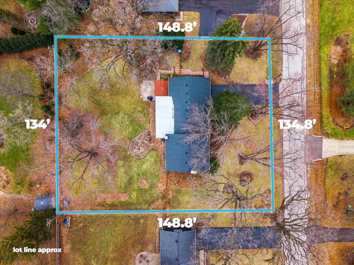 8S295 College Road, Naperville, IL 60540