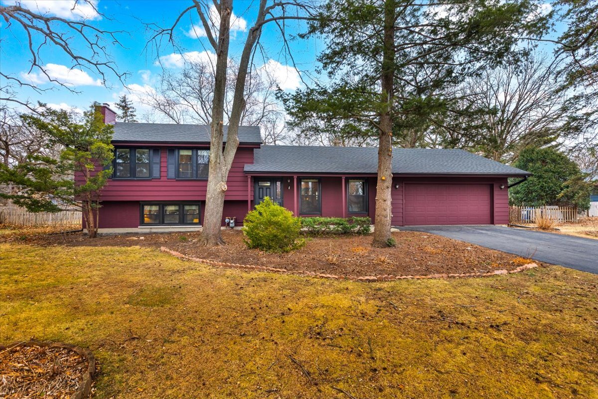 8S295 College Road, Naperville, IL 60540