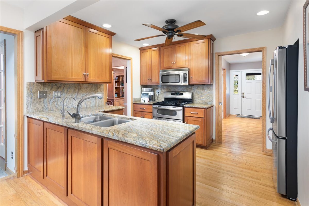 8S295 College Road, Naperville, IL 60540