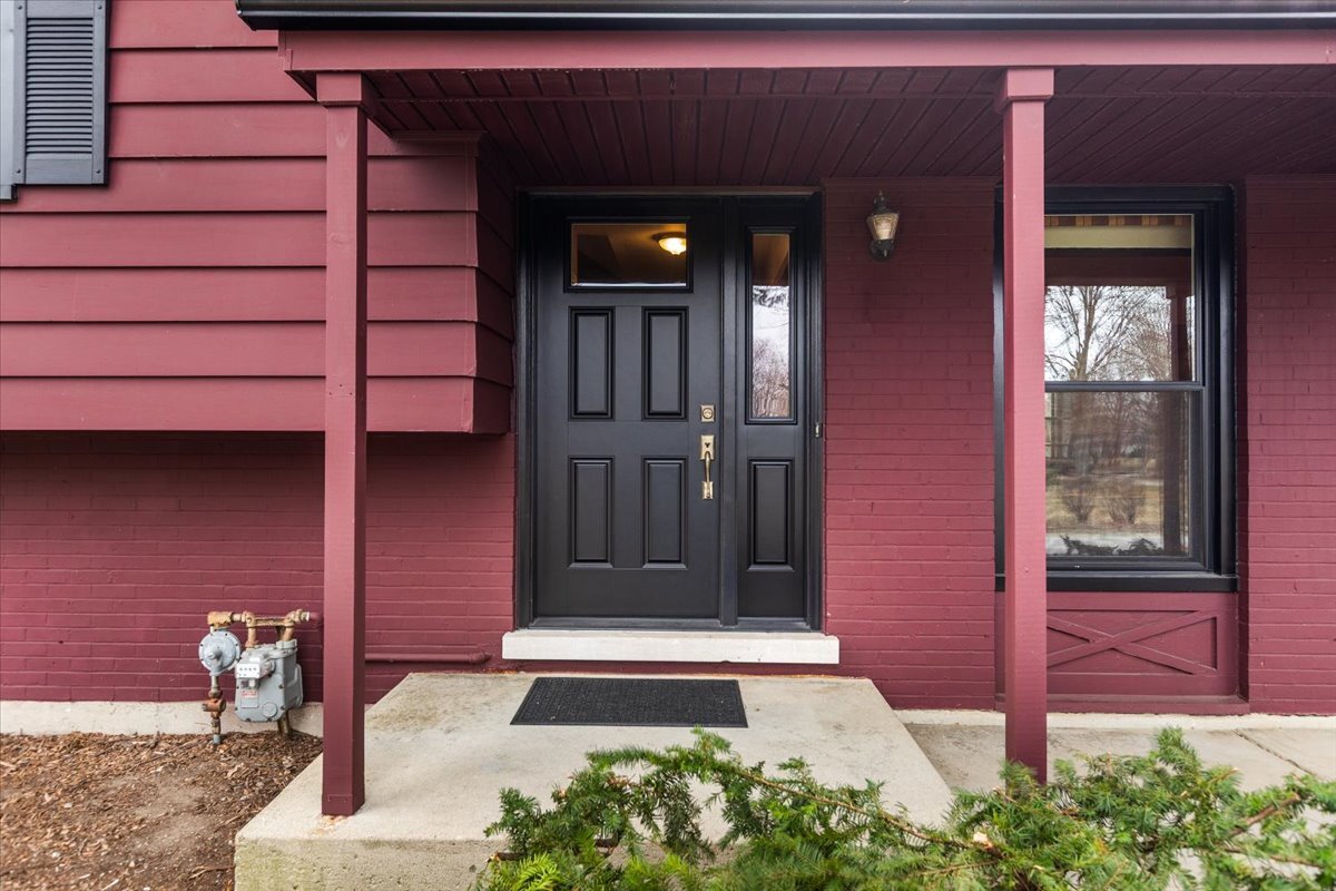 8S295 College Road, Naperville, IL 60540