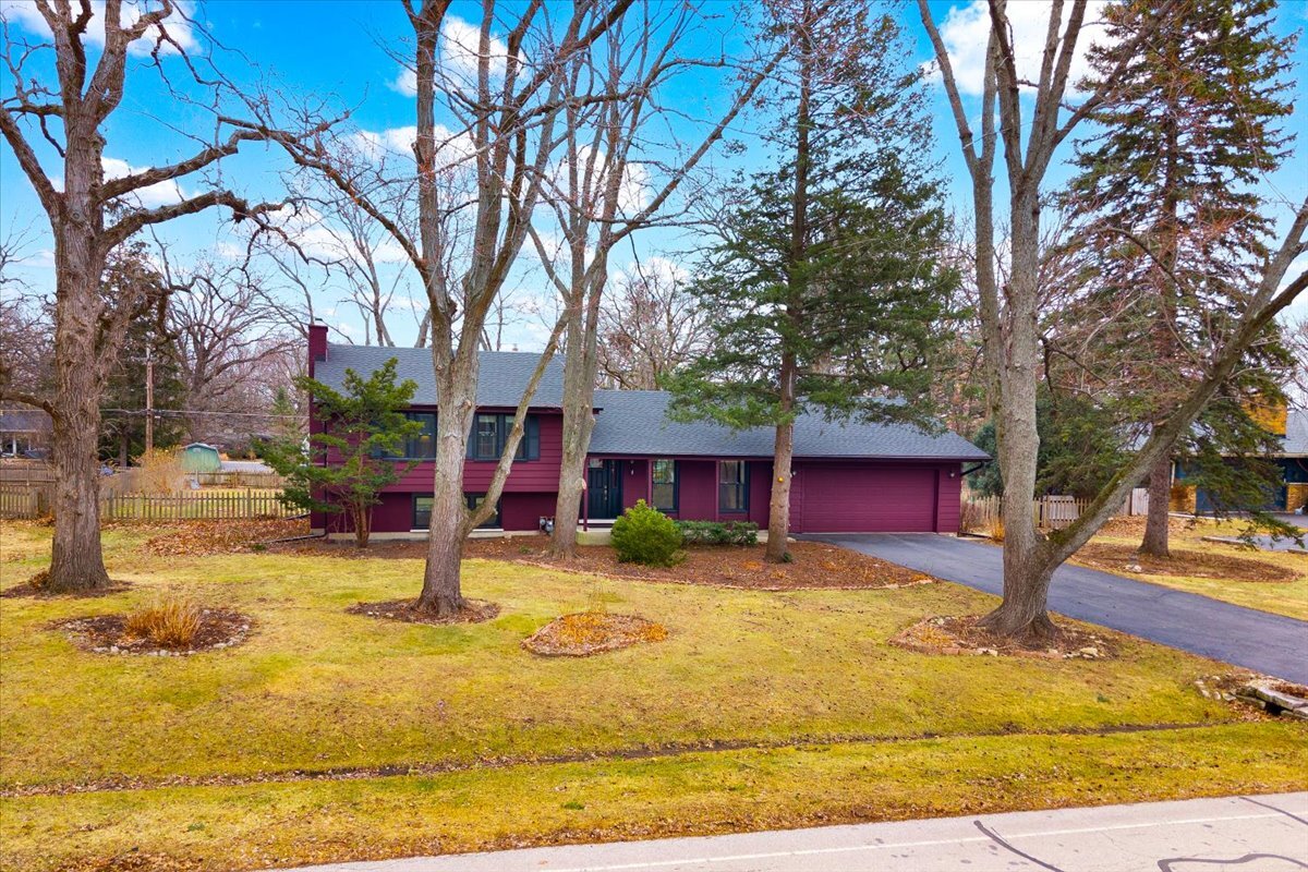 8S295 College Road, Naperville, IL 60540