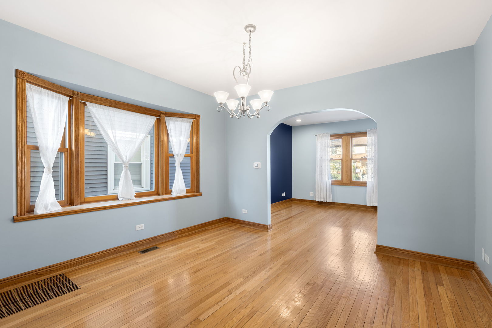 7005 N Osceola Avenue, Chicago, IL 60631