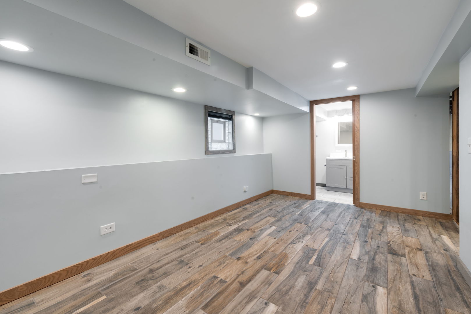 7005 N Osceola Avenue, Chicago, IL 60631