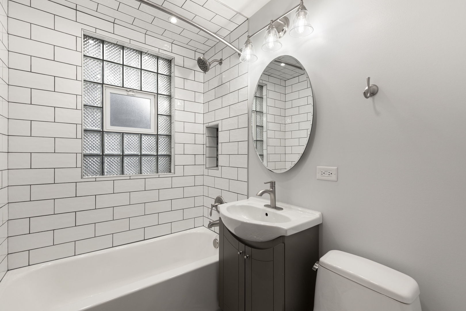 7005 N Osceola Avenue, Chicago, IL 60631