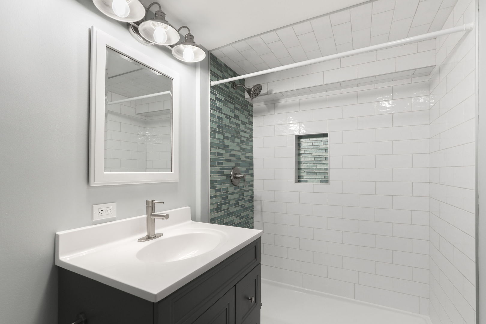 7005 N Osceola Avenue, Chicago, IL 60631