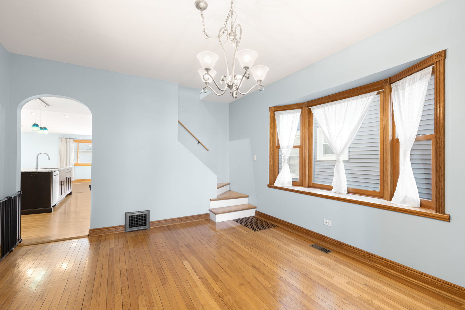 7005 N Osceola Avenue, Chicago, IL 60631