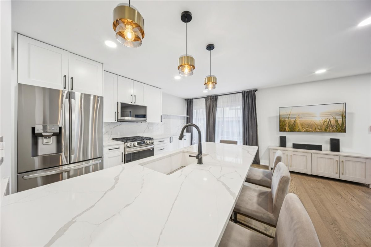 8334 Portsmouth Drive #C, Darien, IL 60561