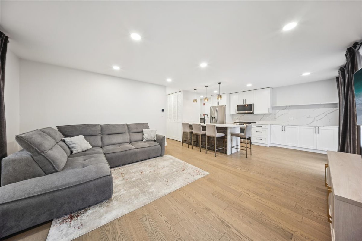 8334 Portsmouth Drive #C, Darien, IL 60561