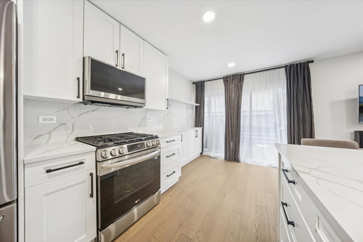 8334 Portsmouth Drive #C, Darien, IL 60561