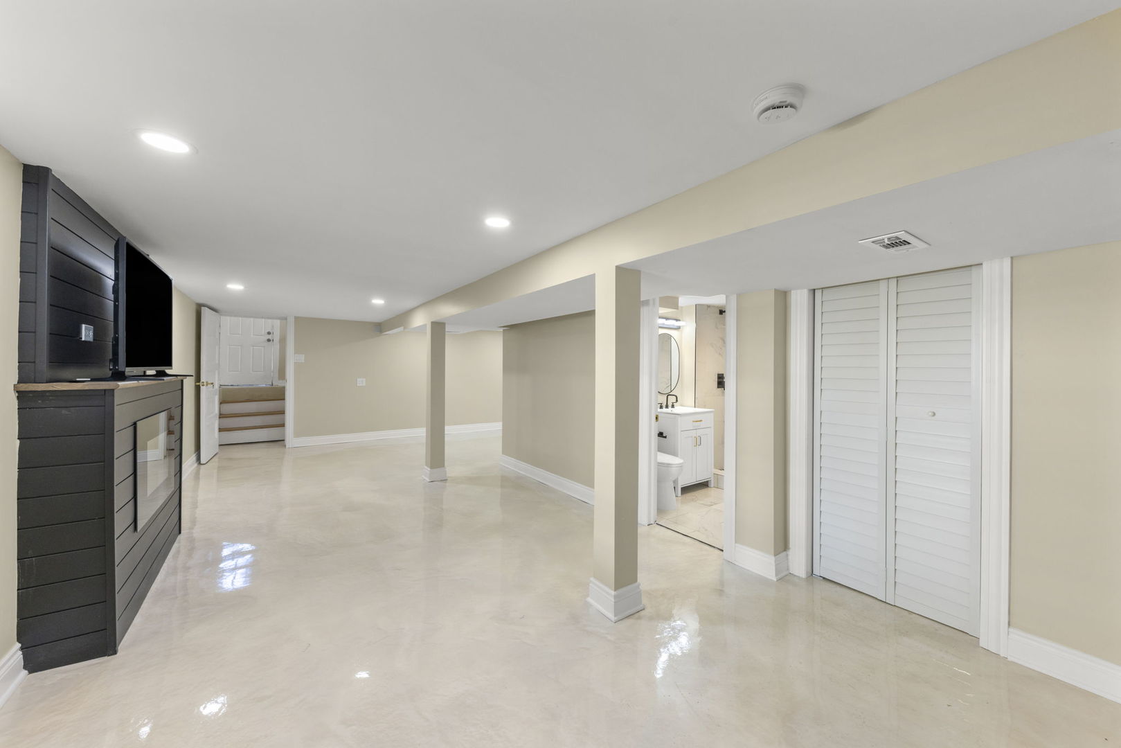 1335 Wesley Avenue, Berwyn, IL 60402